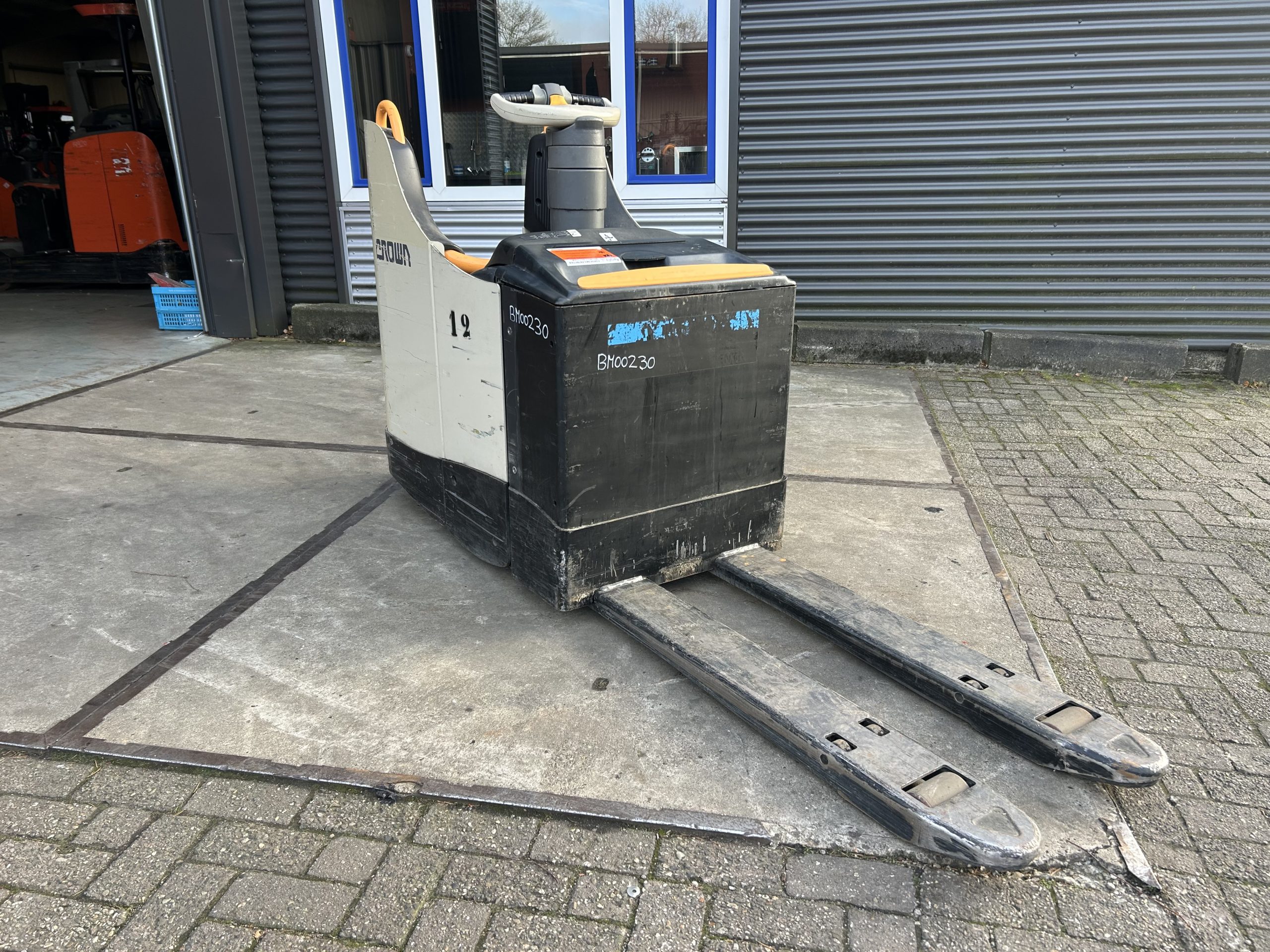 BM00230 | CROWN WT3040