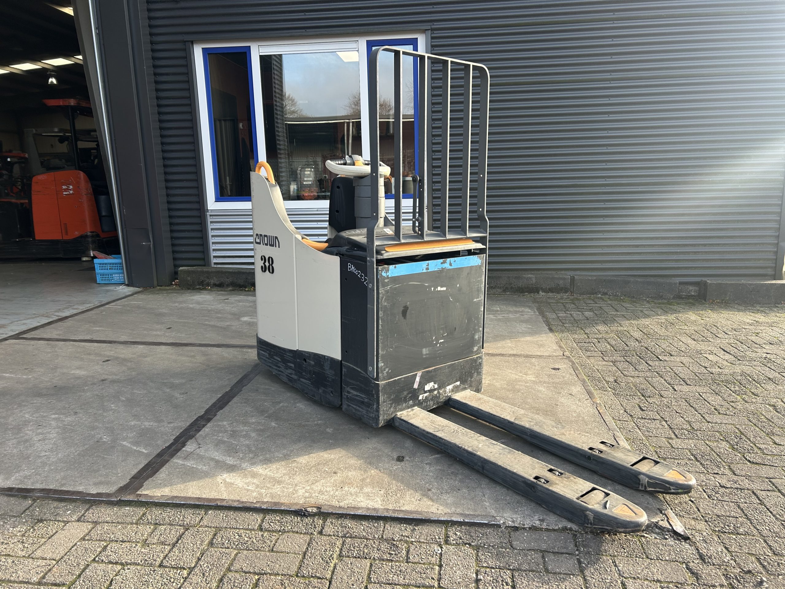 BM00232 | CROWN WT3040