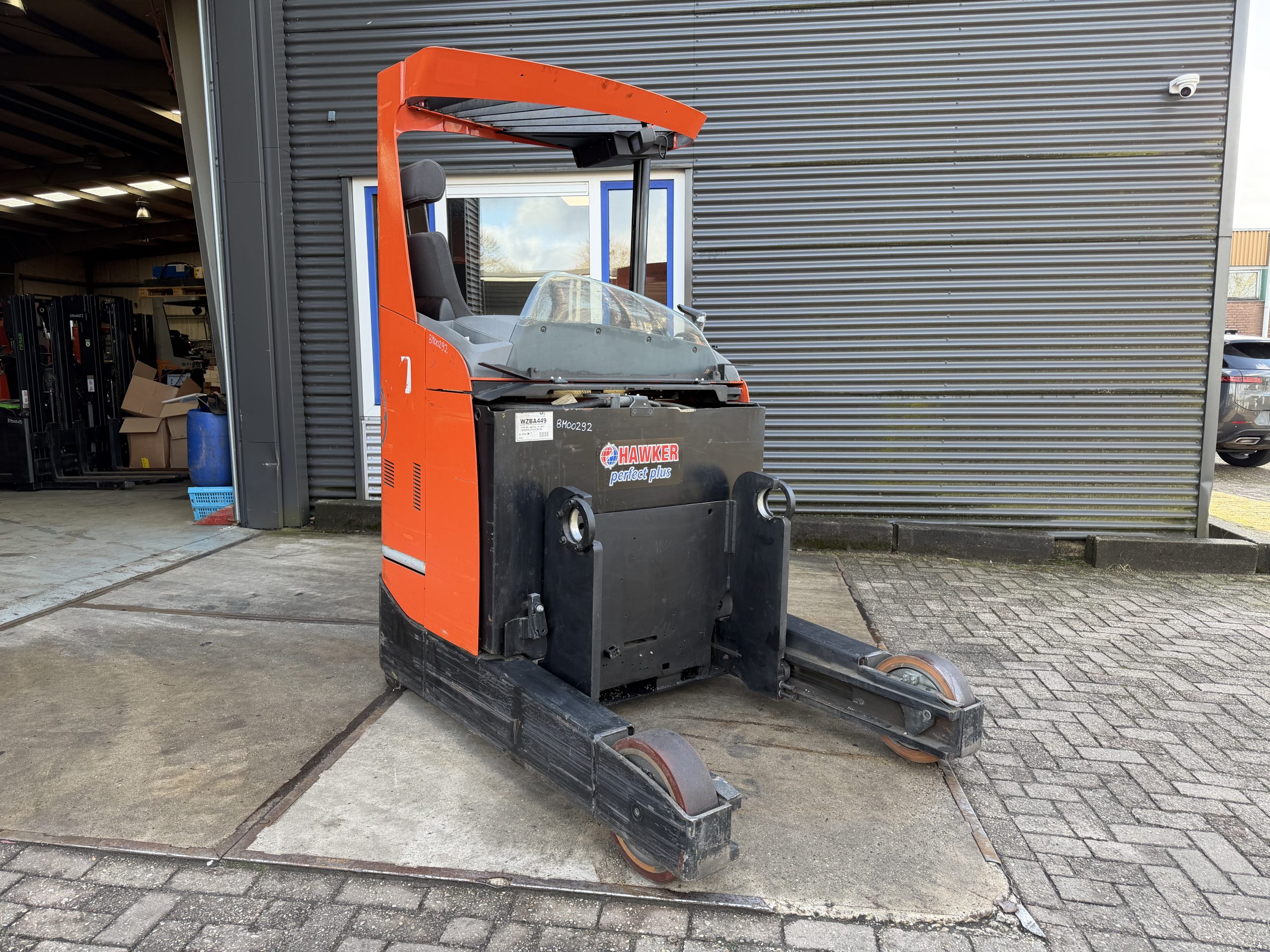 BM00292 | TOYOTA RRE200E RESERVED